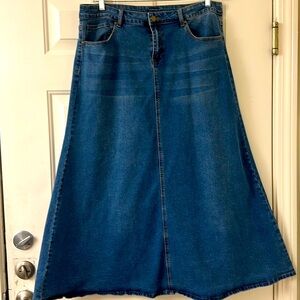 Denim Maxi Skirt High Rise Medium Wash Zip Fly Pockets Plus 14 (runs large) EUC